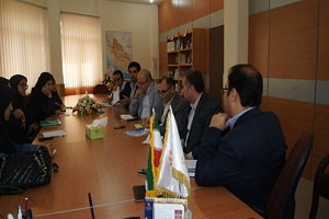 نشست مشترک انجمن کتابداری فارس با مدیر کل نهاد کتابخانه های عمومی