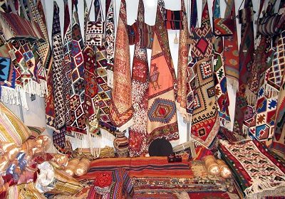 نمایشگاه منابع مرتبط با روز جهانی صنایع دستی در کتابخانه  حسینیه ارشاد