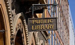 مراجعه به کتابخانه‌های عمومی در انگلستان سیر نزولی داشته است