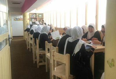دختر افغانستانی کتابخانه‌ای برای زنان کابل ساخت