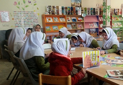 جمع‌خوانی کتاب‌های ماه دی‌ در کتابخانه پارک‌شهر مرند استان آذربایجان شرقی 