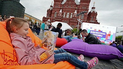 جشنواره سالانه کتاب «میدان سرخ» مسکو برگزار شد+ عکس 