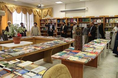 برگزاری نمایشگاه کتاب در کتابخانه دانشگاه ادیان و مذاهب
