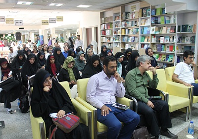 نشست تخصصی کتاب خوان شعر در مشهد مقدس برگزار شد