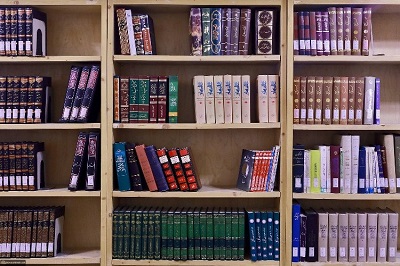 ۱۱۵ جلد کتاب از سوی رهبر انقلاب به کتابخانه مسجد ابوذر تهران اهدا شد