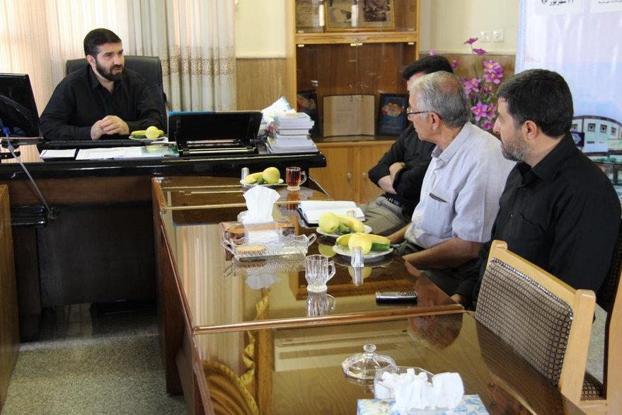 دیدار سرپرست کتابخانه‌های عمومی استان مرکزی با خیر کتابخانه ساز اراکی