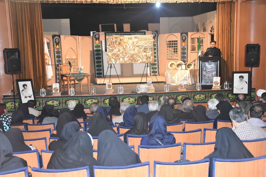 نشست کتابخوان «صدای پای اربعین» در شیراز برگزار شد