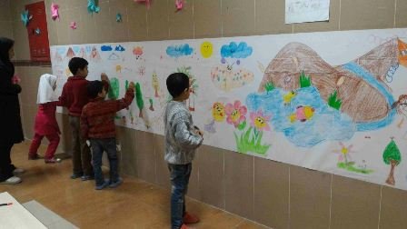 دیوارهای کتابخانه مرکزی ارومیه  با نقاشی کودکان جان گرفت