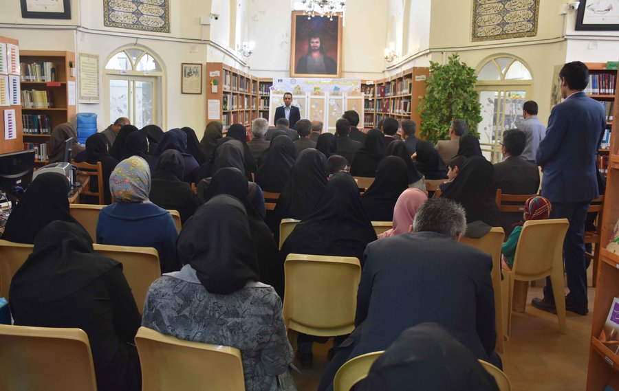 دومین نشست کتاب‌خوان «نوسوادان» در شیراز برگزار شد
