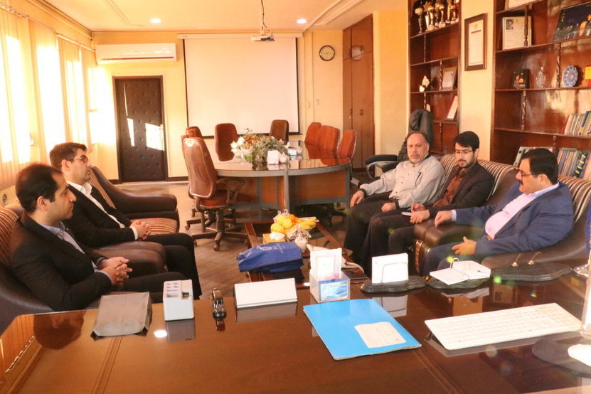  دیدار مدیرکل کتابخانه‌های عمومی خوزستان با مدیرکل پست
