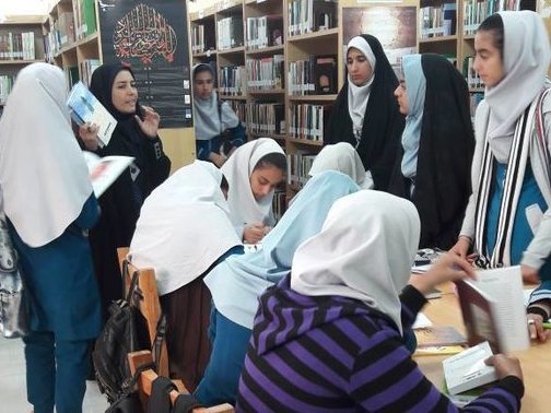 معرفی کتاب «زبور نور، هزار و یک نکته از زندگی امام مهدی (عج)» به دانش آموزان در خوزستان