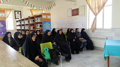 کارگاه آموزش همسرداری در کتابخانه شهید مطهری مهاجران استان مرکزی