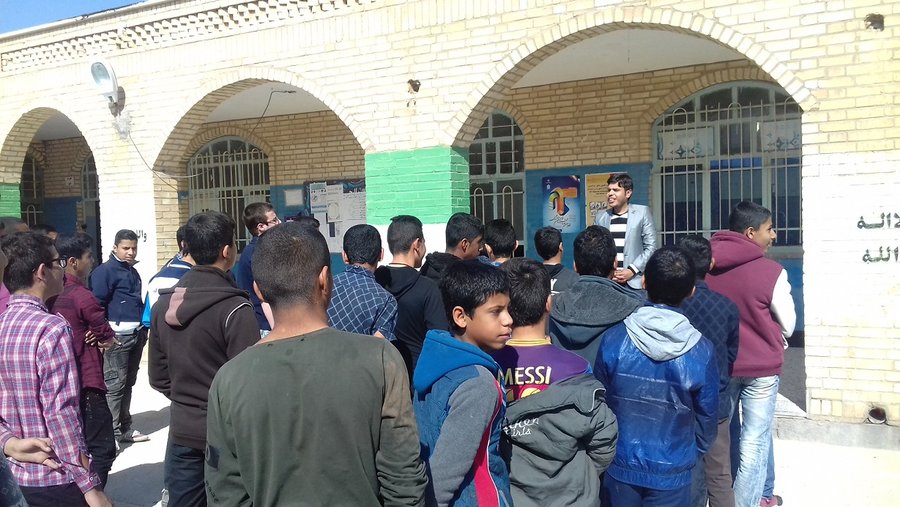 جمع خوانی کتاب «لحظه های انقلاب» در دبیرستان پنج مهر اروند استان خوزستان