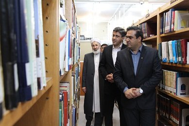 دعوت نماینده مجلس شورای اسلامی به کتابخانه گردی در استان گلستان