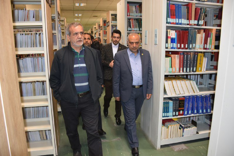 شرکت نایب رئیس مجلس شورای اسلامی در کتابخانه گردی استان آذربایجان شرقی