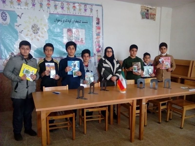 برگزاری نشست کتاب‌خوان با حضور کودکان و نوجوانان در روستای هیو استان البرز