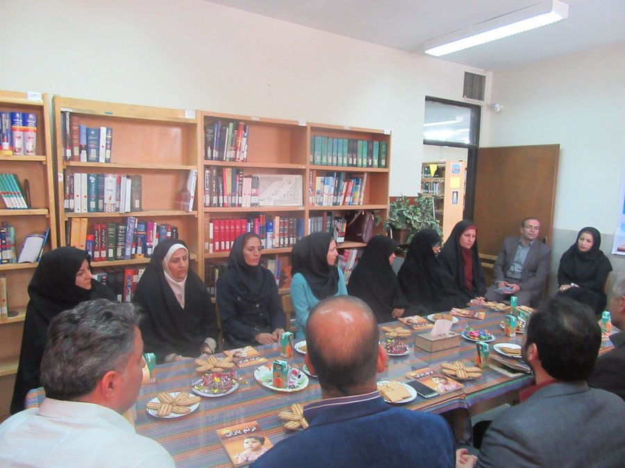 طرح «یکشنبه ها با کتاب» در کتابخانه فجر ماهدشت البرز برگزار شد