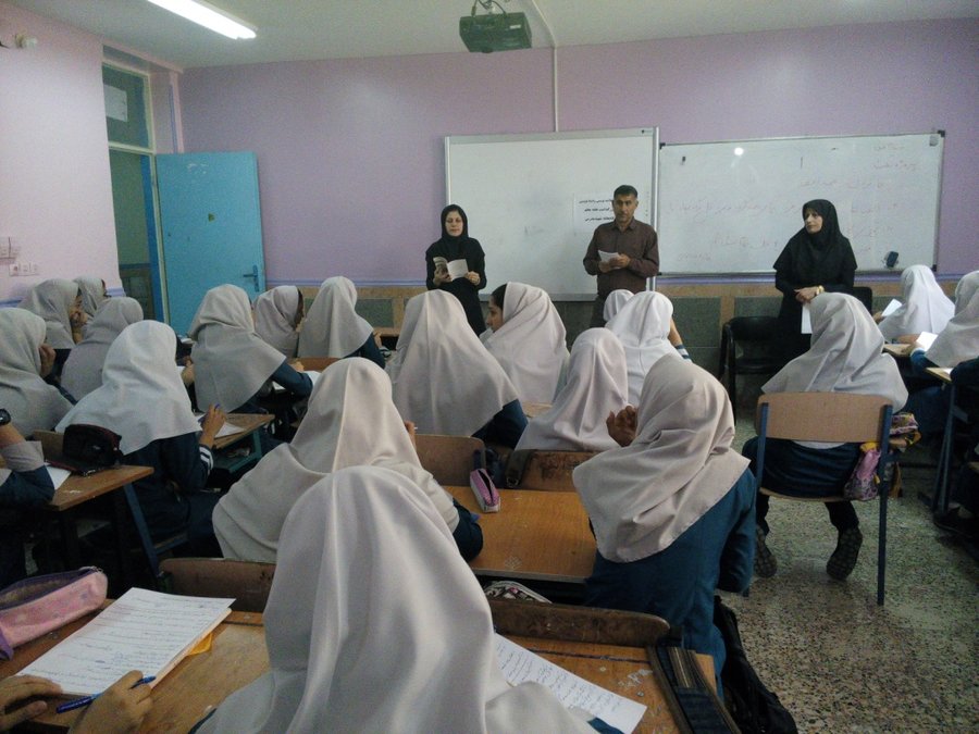 مسابقه انشاءنویسی در کتابخانه عمومی شهید مدرس هندیجان خوزستان