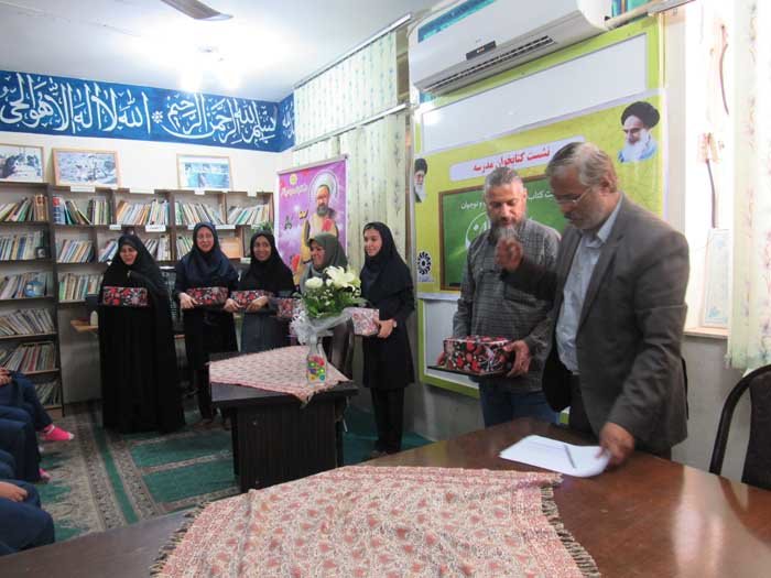 نشست کتاب‌خوان ویژه معلمان در خرمشهر استان خوزستان برگزار شد