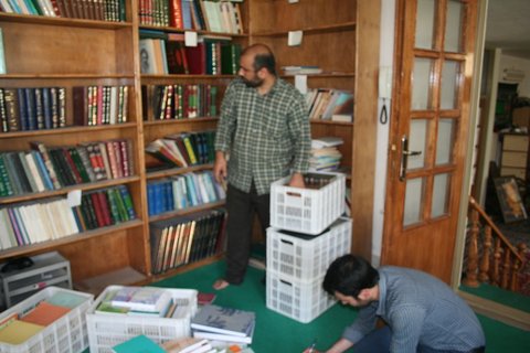 اهدای کتابخانه شخصی آیت الله مهمان نواز به کتابخانه مرکزی بجنورد در خراسان شمالی