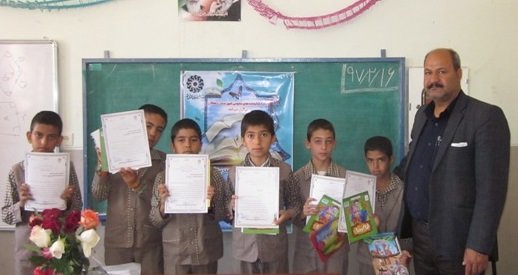 نشست کتاب‌خوان در مدرسه حکیم جهانگیر خان قشقایی دهاقان اصفهان