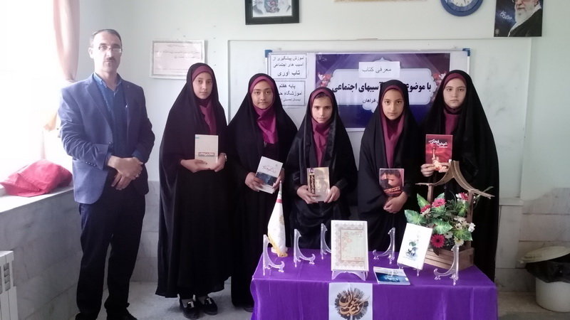 نشست کتاب‌خوان دانش آموزی در شهر خنجین استان مرکزی برگزار شد