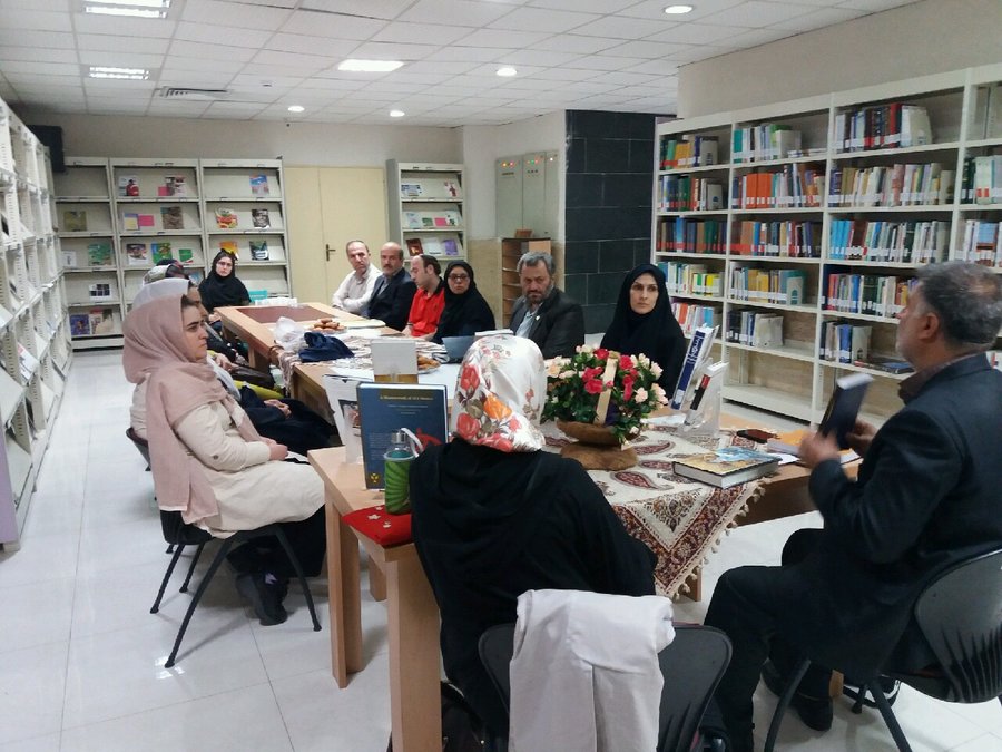 نشست کتاب‌خوان با موضوع «پاسداشت زبان پارسی» در سمنان برگزار شد