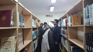 آیت‌الله حیدری یک دوره از آثارش را به کتابخانه عمومی علوی اهواز دراستان خوزستان اهدا کرد