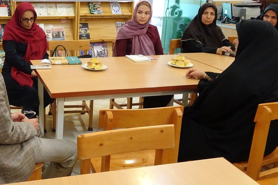 نشست کتاب‌خوان ویژه معلمان پیشکسوت در سمنان برگزار شد