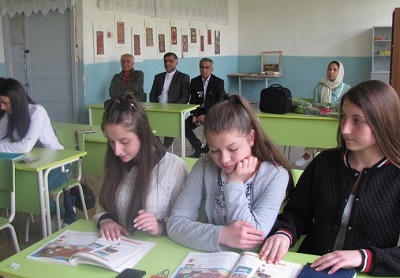 شعرخوانی به زبان فاسی در مدرسه شهر آبویان ارمنستان