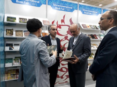 رونمایی سفیر ایران  از سه عنوان کتاب در نمایشگاه کتاب سئول