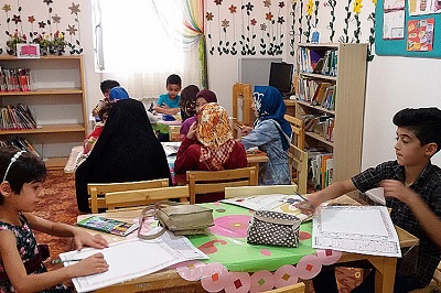شرکت کودکان عضو کتابخانه‌ای در یزد در مسابقه نقاشی جشنواره کتابخوانی رضوی