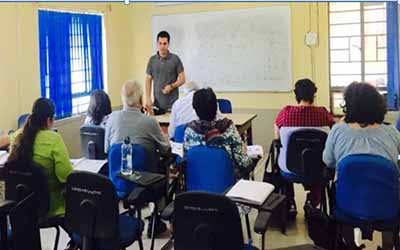 کلاس‌های زبان و ادبیات فارسی در دانشکده دکن هند در حال برگزاری است