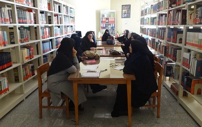 نشست کتاب‌خوان در کتابخانه عمومی شیخ سلار خسروشاه در آذربایجان شرقی