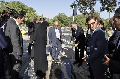 حضور وزیر فرهنگ و ارشاد اسلامی بر سر مزار حسین منزوی