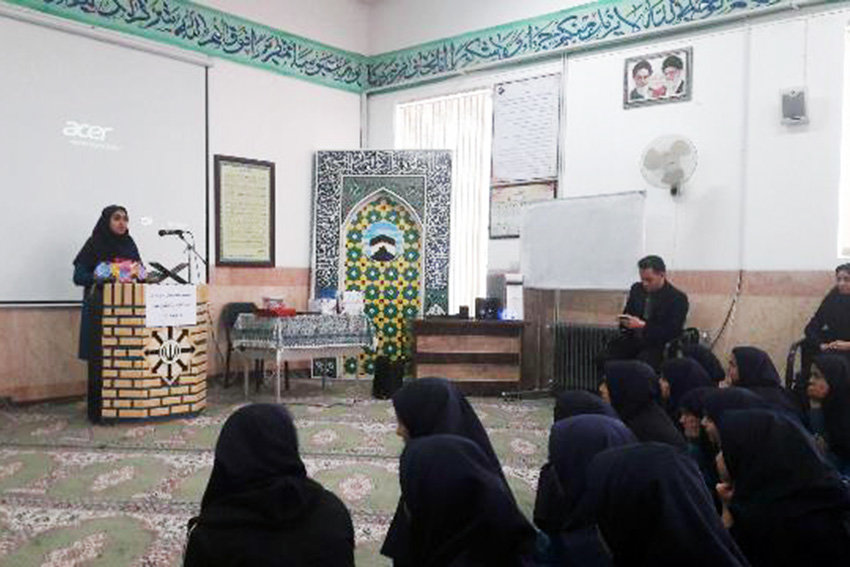 حضور فرماندار اردکان در نشست کتاب‌خوان مدرسه‌ای آموزشگاه «فرزانگان شهدا» یزد
