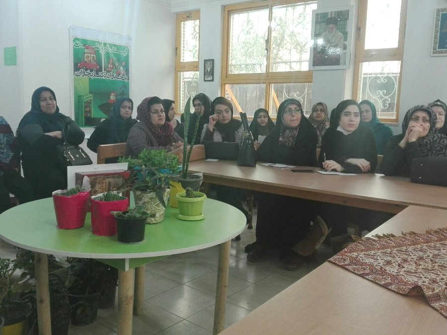 کارگاه آموزشی پرورش گل و گیاه در کتابخانه امام علی کلاشم  استان گیلان 