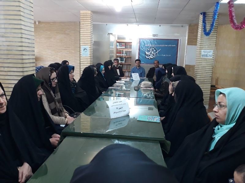 دو نشست کتاب‌خوان در کتابخانه آیت الله خسروی شهرستان تکاب آذربایجان غربی برگزار شد