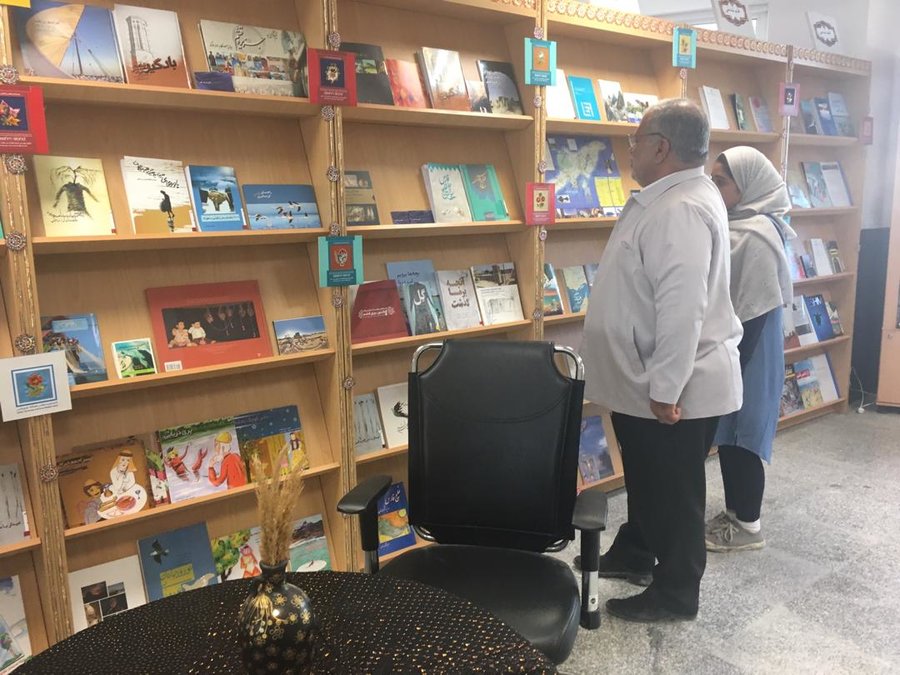 رئیس آموزش و پرورش قشم  استان هرمزگان در کتابخانه عمومی اندیشه خلیج فارس حضور یافت