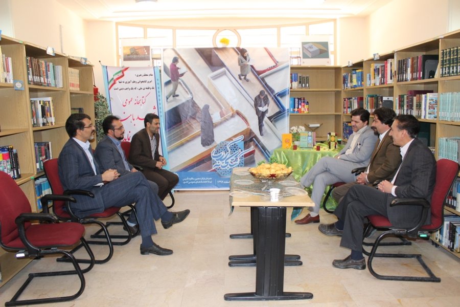 شرکت شهردار کرمان در طرح کتابخانه گردی