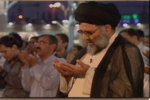 اهدای مجموعه سندهای سیاسی انقلاب اسلامی به مرکز اسناد آستان قدس