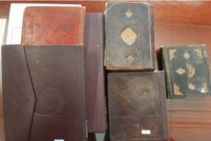 هفت نسخه نفیس خطی به کتابخانه مرکزی آستان قدس رضوی اهداء شد