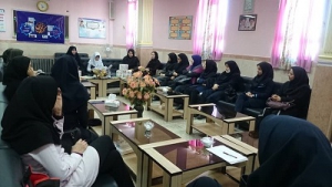 نشست کتاب‌خوان در مدرسه آیت اله خامنه ای اسلامشهر