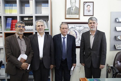  بازدید معاون امور فرهنگی وزارت ارشاد از کتابفروشی گیتاشناسی