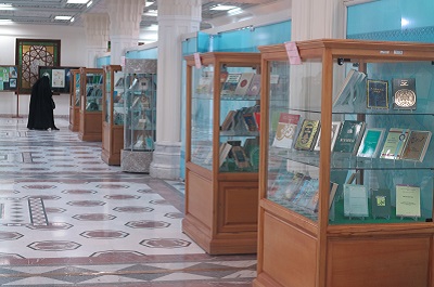 نمایشگاه کتاب‌های خارجی اسلام و مسیحیت در کتابخانه مرکزی آستان قدس رضوی 