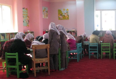 برگزاری نشست «کتاب‎خوان مدرسه‌ای» و بازدید کودکان از کتابخانه در همدان
