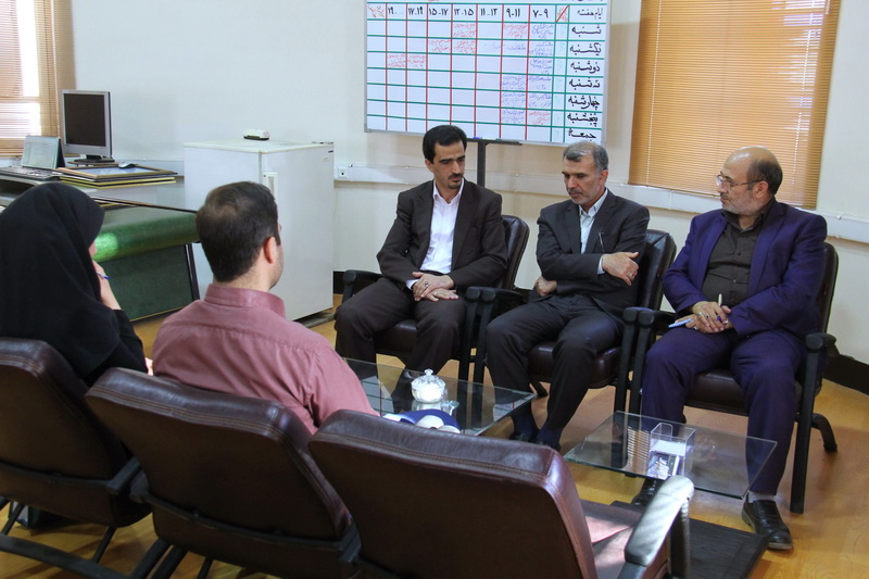 اهداء سند تاریخی مدرسه ایرانشهربه آموزش پرورش استان یزد