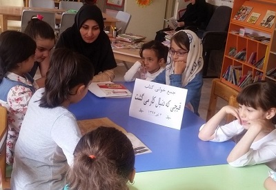 جمعخوانی و اجرای نمایش «قیچی که دنبال کار میگشت» در کتابخانه عمومی پارک شهر مرند جمعخوانی و اجرای نمایش «قیچی که دنبال کار میگشت» در کتابخانه عمومی پارک شهر مرند