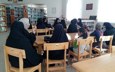 کتابخانه امام حسین (ع) دستجرد قم میزبان نشست کتاب‌خوان شد