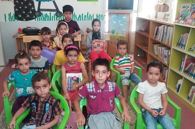 نشست قصه‌گویی برای کودکان در کتابخانه قائم‌مقام فراهانی شهر فرمهین